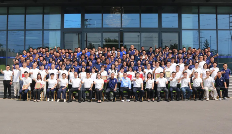 新芯因海 大有未来——bv伟德国际1946成立二十五周年表彰大会隆重举行